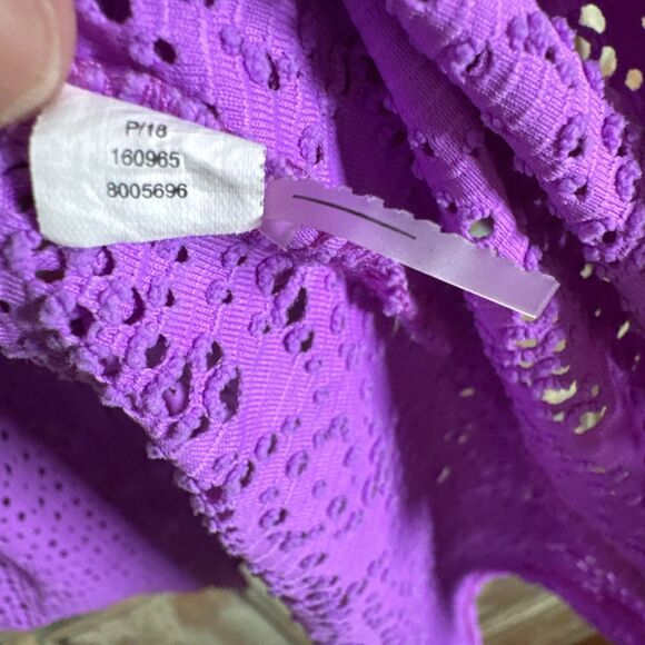 Title Nine Top Woman’s Size Medium Purple Long Sleeve Hooded Lace Cutout Pattern - Picture 4 of 8